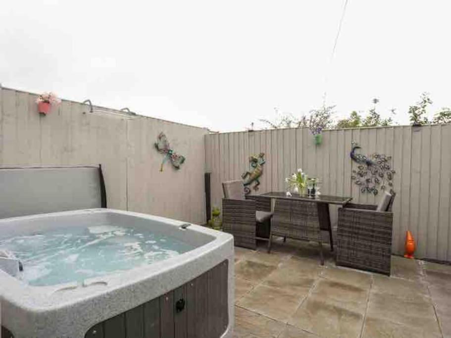 Beeches Bach, 1 Bedroom With Hot Tub Dom wakacyjny *
